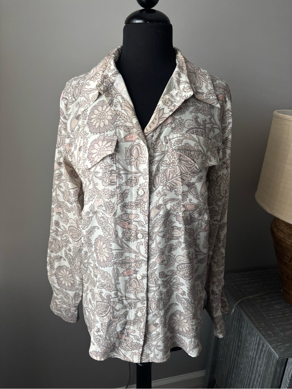 100% Silk Gold Hawk Blousr